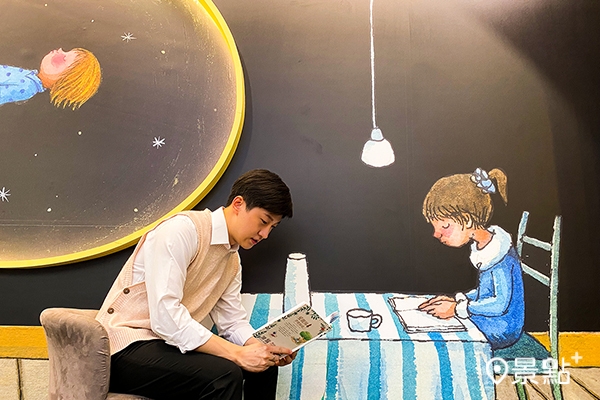 店內呈現繪本各式奇幻美感意境。 店內呈現繪本各式奇幻美感意境。
