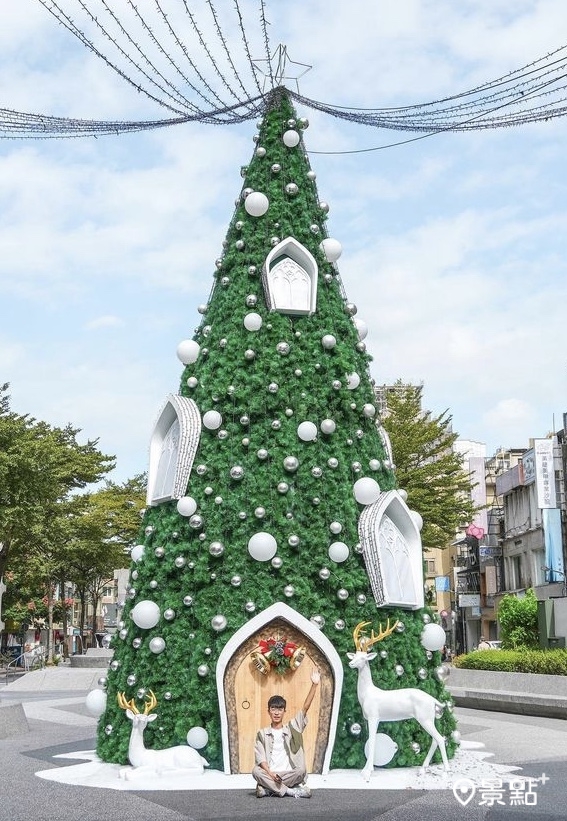 心中山聖誕樹佈置完畢，拍起來聖誕氣氛洋溢！（圖 / qiuung)