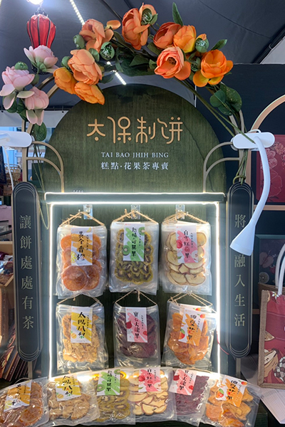 市集有各式美食等待大家嚐鮮! 市集有各式美食等待大家嚐鮮!