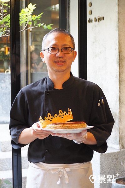 主廚與國王派合影。(圖/景點+張盈盈) 主廚與國王派合影。(圖/景點+張盈盈)