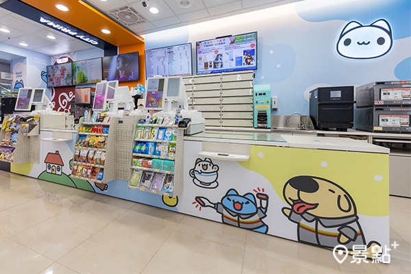 咖波與狗狗化身店員幫大家結帳。 咖波與狗狗化身店員幫大家結帳。