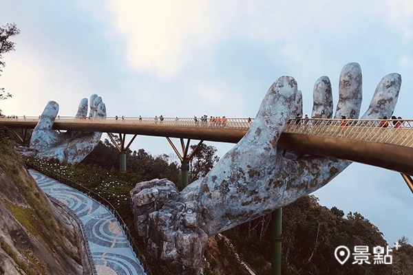 巨手托橋天空步到位在巴拿山上,是峴港的知名景點。 巨手托橋天空步到位在巴拿山上,是峴港的知名景點。