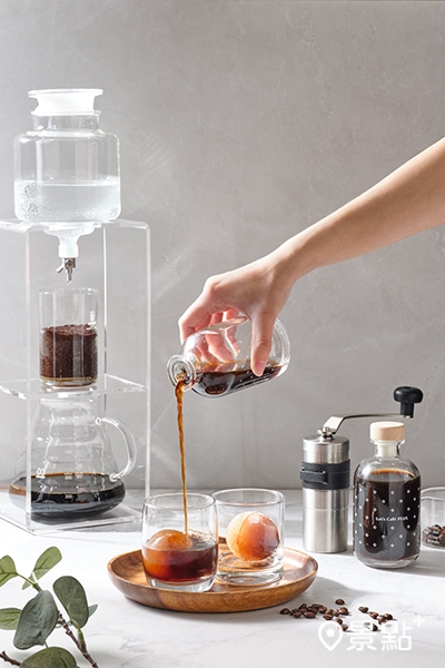 冰滴咖啡提供台灣雲林古坑藝妓、台灣阿里山、衣索比亞耶加雪菲、經典美式四種選項。 冰滴咖啡提供台灣雲林古坑藝妓、台灣阿里山、衣索比亞耶加雪菲、經典美式四種選項。