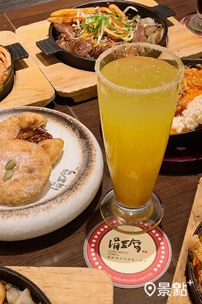 柑橘白巧克力氣泡飲 $128(圖/景點+ 張盈盈) 柑橘白巧克力氣泡飲 $128(圖/景點+ 張盈盈)