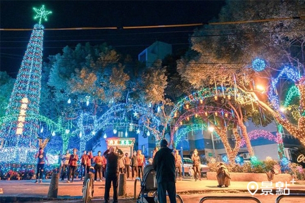 福興里聖誕公園今年聖誕節也打造充滿璀璨燈飾的聖誕造景。（圖／c.j_131，以下同）